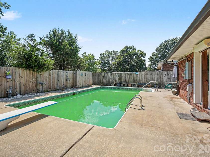 3932 Yokley Street, Winston Salem, NC 27107.  MLS# CAR4422109, YatesRealty ID 49252. 