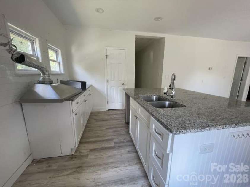 308 Oakland Avenue, Belmont, NC 28012.  MLS# CAR4422205, YatesRealty ID 49253. 