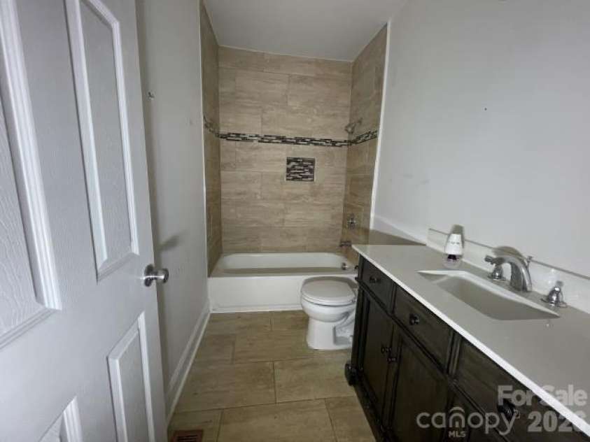 308 Oakland Avenue, Belmont, NC 28012.  MLS# CAR4422205, YatesRealty ID 49253. 