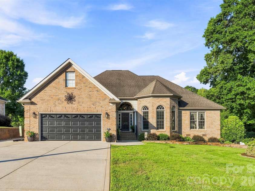 1277 White Pond Drive, Gastonia, NC 28056.  MLS# CAR4421305, YatesRealty ID 49254. 