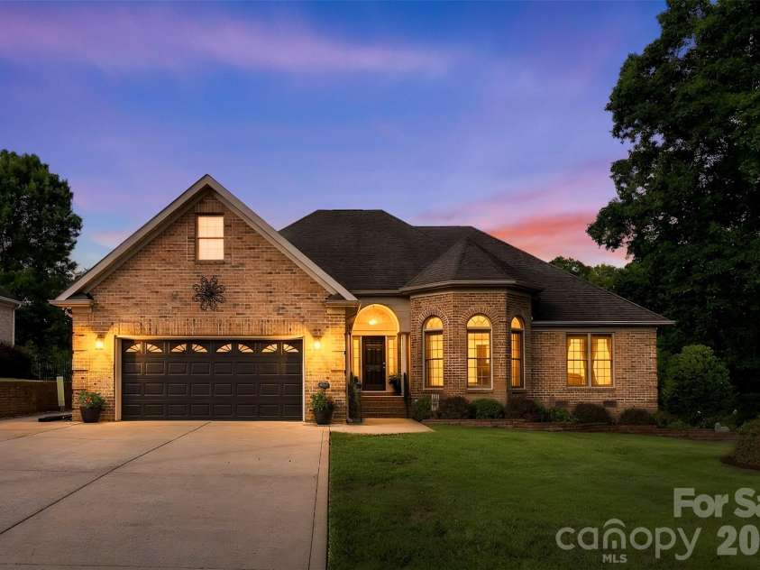 1277 White Pond Drive, Gastonia, NC 28056.  MLS# CAR4421305, YatesRealty ID 49254. 