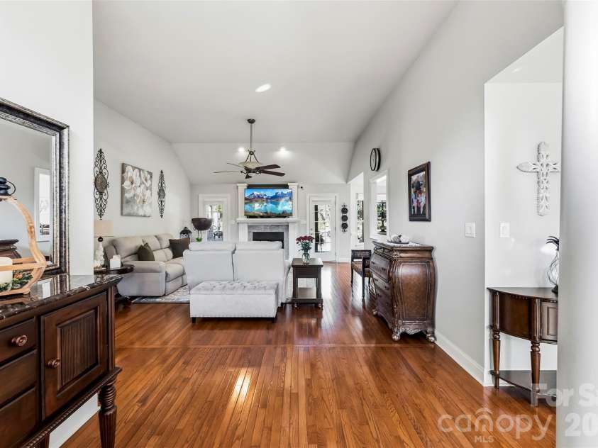 1277 White Pond Drive, Gastonia, NC 28056.  MLS# CAR4421305, YatesRealty ID 49254. 