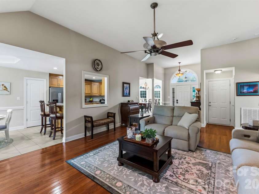 1277 White Pond Drive, Gastonia, NC 28056.  MLS# CAR4421305, YatesRealty ID 49254. 