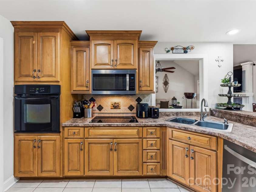 1277 White Pond Drive, Gastonia, NC 28056.  MLS# CAR4421305, YatesRealty ID 49254. 