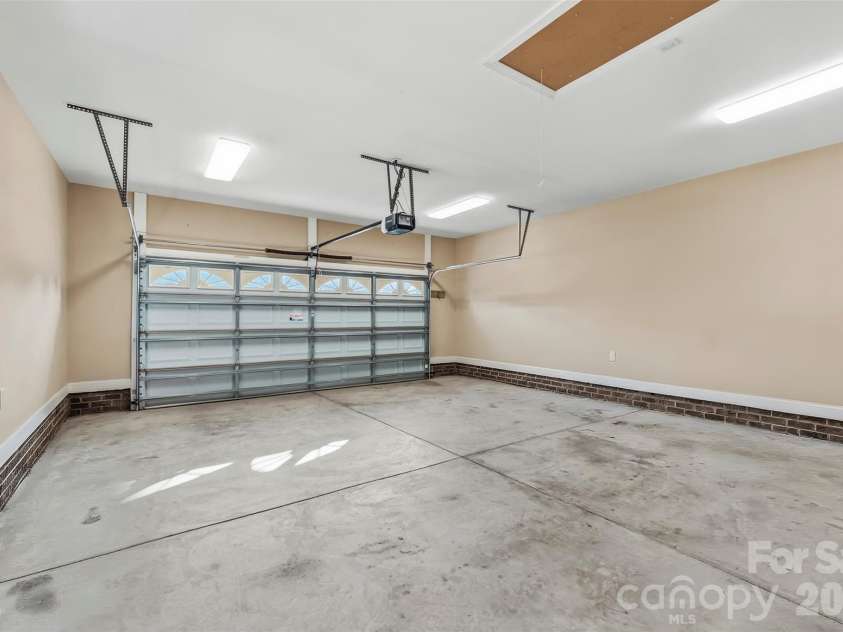 1277 White Pond Drive, Gastonia, NC 28056.  MLS# CAR4421305, YatesRealty ID 49254. 