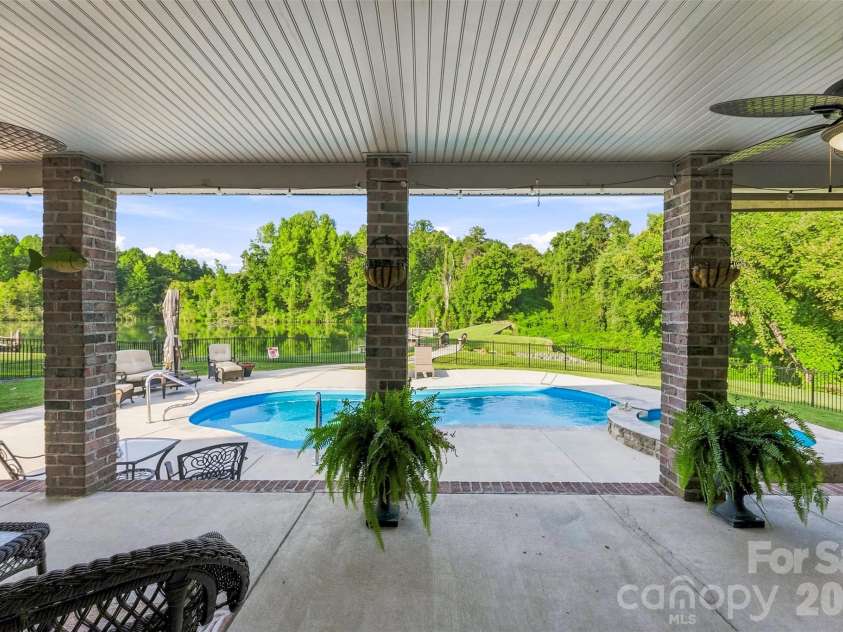 1277 White Pond Drive, Gastonia, NC 28056.  MLS# CAR4421305, YatesRealty ID 49254. 