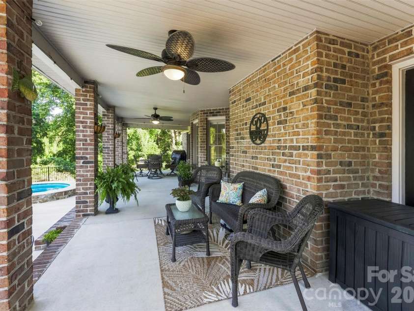 1277 White Pond Drive, Gastonia, NC 28056.  MLS# CAR4421305, YatesRealty ID 49254. 