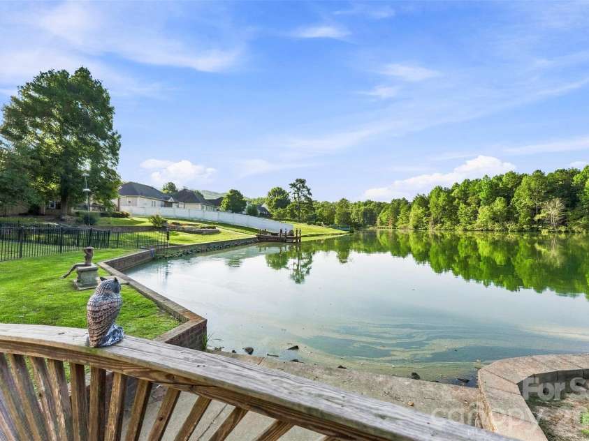 1277 White Pond Drive, Gastonia, NC 28056.  MLS# CAR4421305, YatesRealty ID 49254. 