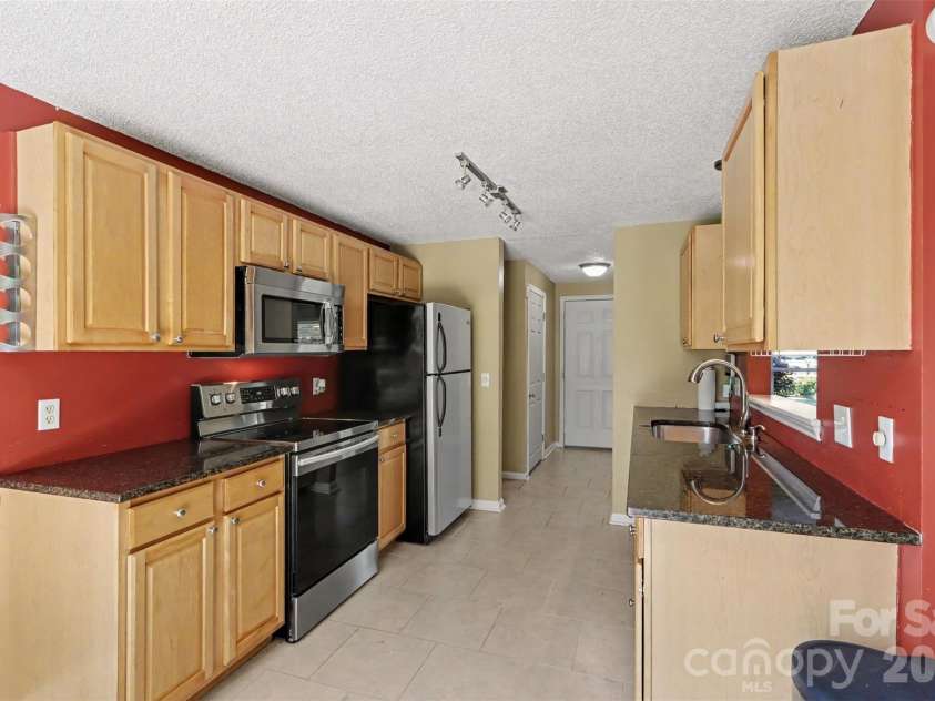 3001 Old House Circle, Matthews, NC 28105.  MLS# CAR4415033, YatesRealty ID 49255. 
