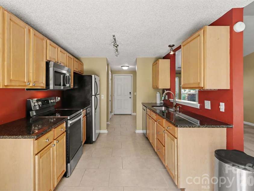 3001 Old House Circle, Matthews, NC 28105.  MLS# CAR4415033, YatesRealty ID 49255. 