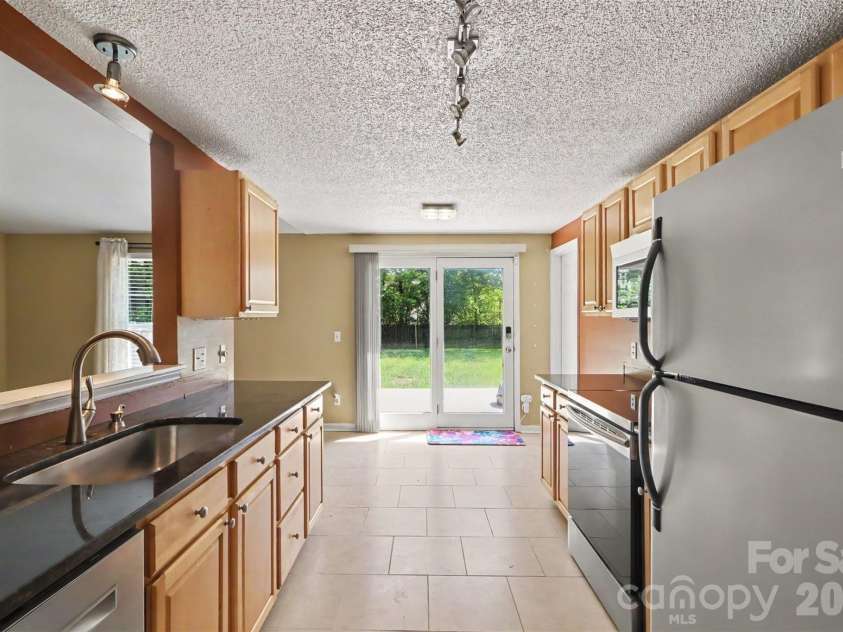 3001 Old House Circle, Matthews, NC 28105.  MLS# CAR4415033, YatesRealty ID 49255. 