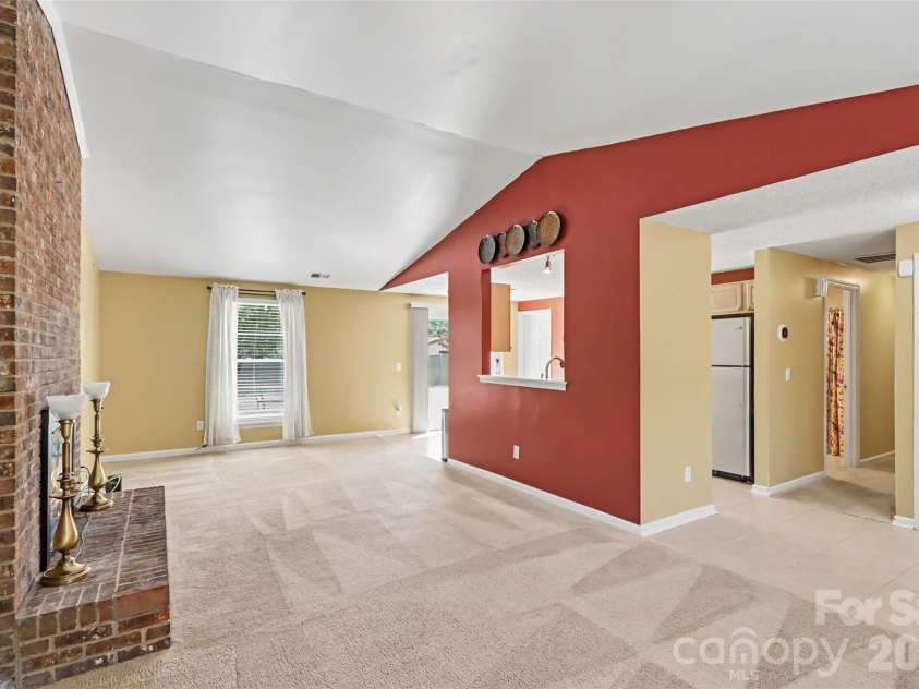 3001 Old House Circle, Matthews, NC 28105.  MLS# CAR4415033, YatesRealty ID 49255. 