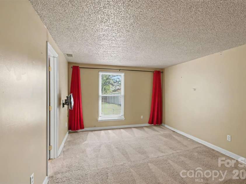 3001 Old House Circle, Matthews, NC 28105.  MLS# CAR4415033, YatesRealty ID 49255. 