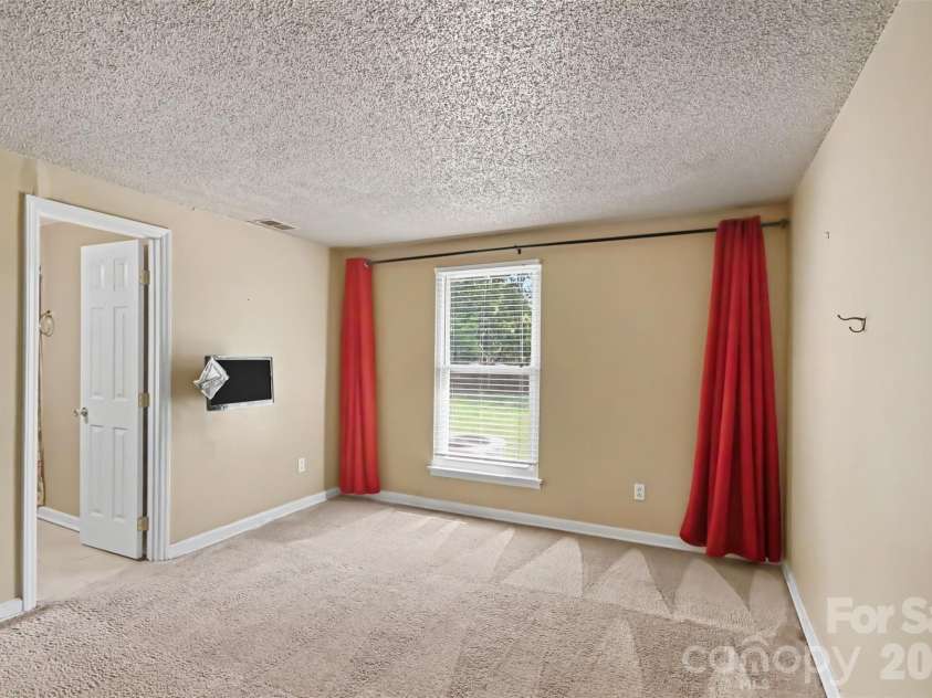 3001 Old House Circle, Matthews, NC 28105.  MLS# CAR4415033, YatesRealty ID 49255. 