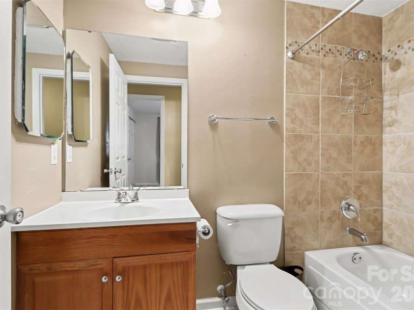 3001 Old House Circle, Matthews, NC 28105.  MLS# CAR4415033, YatesRealty ID 49255. 
