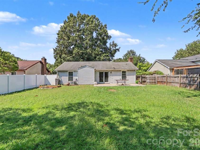 3001 Old House Circle, Matthews, NC 28105.  MLS# CAR4415033, YatesRealty ID 49255. 