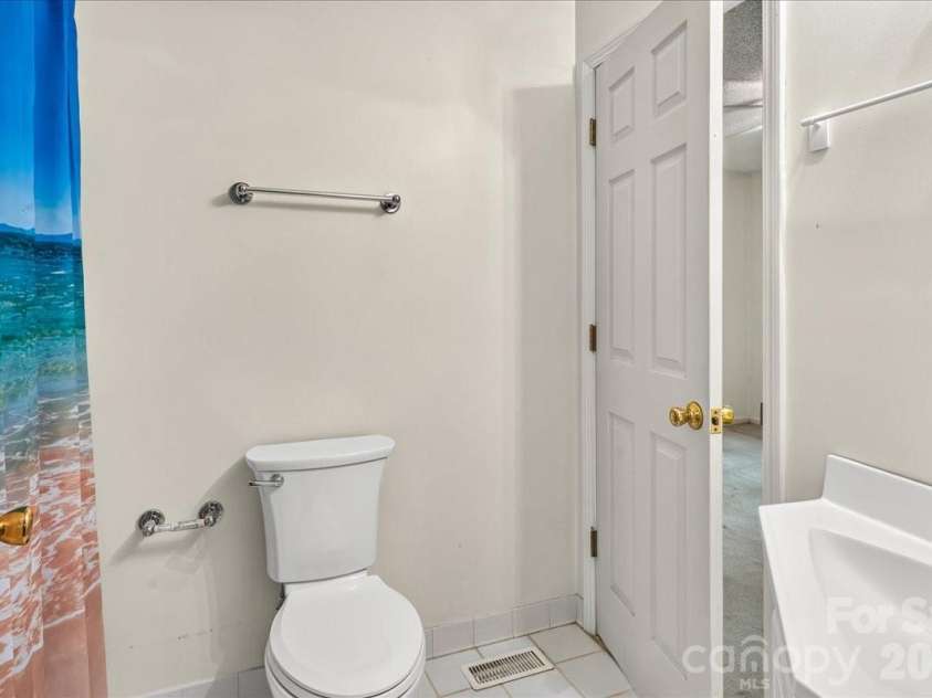 6712 Mexico Road, Concord, NC 28025.  MLS# CAR4400821, YatesRealty ID 49257. Bathroom with tub.
