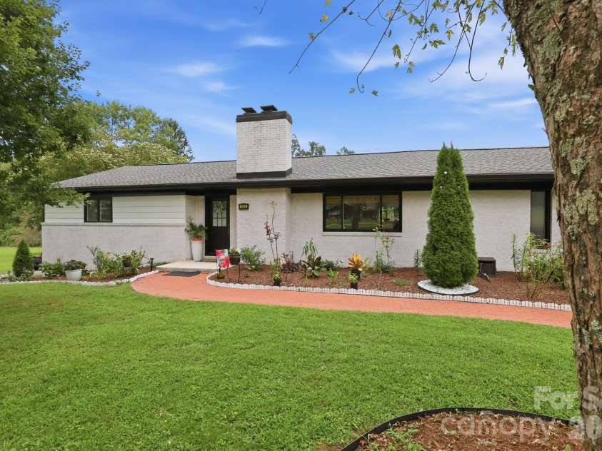 364 Pace Road, Hendersonville, NC 28792.  MLS# CAR4421854, YatesRealty ID 49258. 