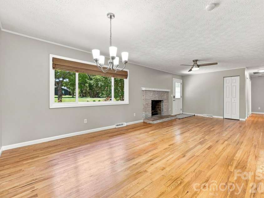 364 Pace Road, Hendersonville, NC 28792.  MLS# CAR4421854, YatesRealty ID 49258. 