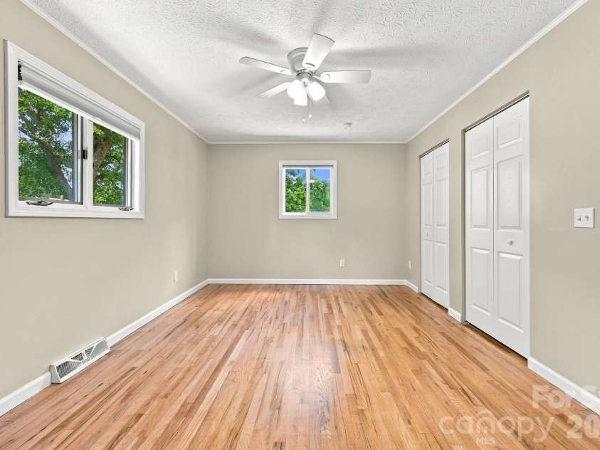 364 Pace Road, Hendersonville, NC 28792.  MLS# CAR4421854, YatesRealty ID 49258. 