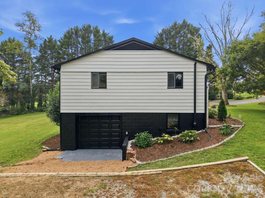 364 Pace Road, Hendersonville, NC 28792.  MLS# CAR4421854, YatesRealty ID 49258. 