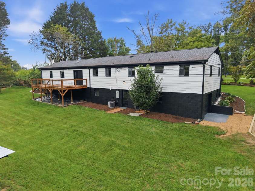 364 Pace Road, Hendersonville, NC 28792.  MLS# CAR4421854, YatesRealty ID 49258. 