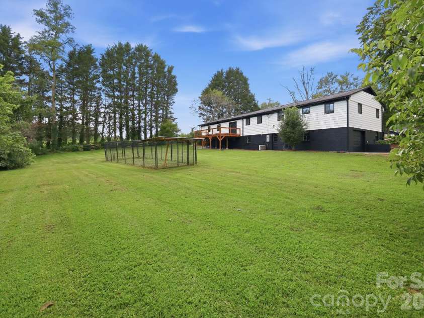 364 Pace Road, Hendersonville, NC 28792.  MLS# CAR4421854, YatesRealty ID 49258. 
