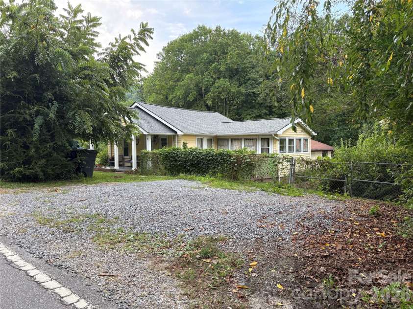 408 McCoy Cove Road, Black Mountain, NC 28711.  MLS# CAR4422151, YatesRealty ID 49259. 