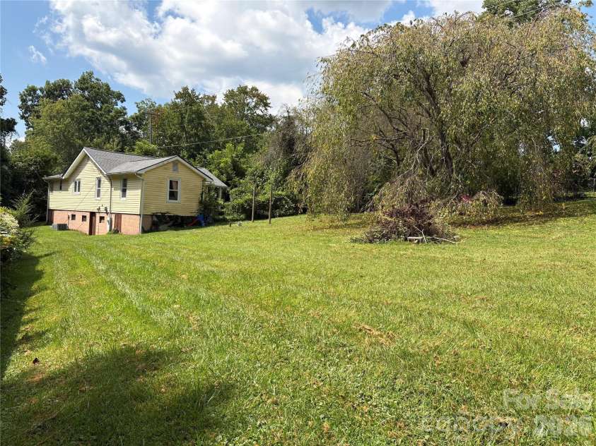 408 McCoy Cove Road, Black Mountain, NC 28711.  MLS# CAR4422151, YatesRealty ID 49259. 