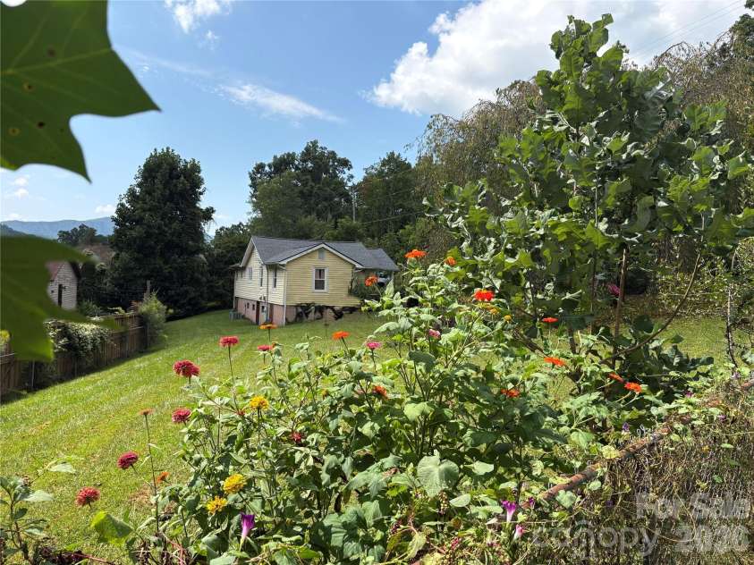408 McCoy Cove Road, Black Mountain, NC 28711.  MLS# CAR4422151, YatesRealty ID 49259. 