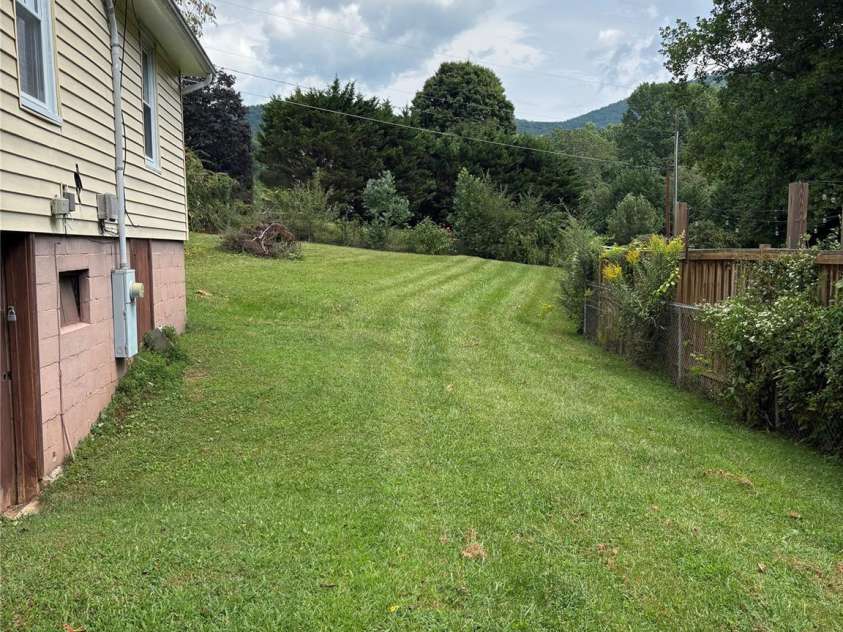 408 McCoy Cove Road, Black Mountain, NC 28711.  MLS# CAR4422151, YatesRealty ID 49259. 