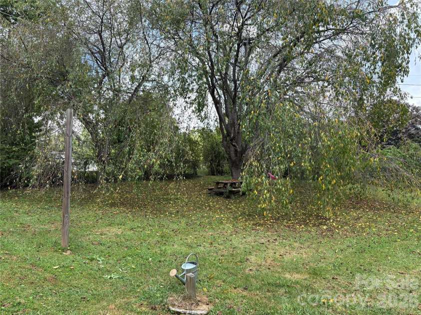408 McCoy Cove Road, Black Mountain, NC 28711.  MLS# CAR4422151, YatesRealty ID 49259. 