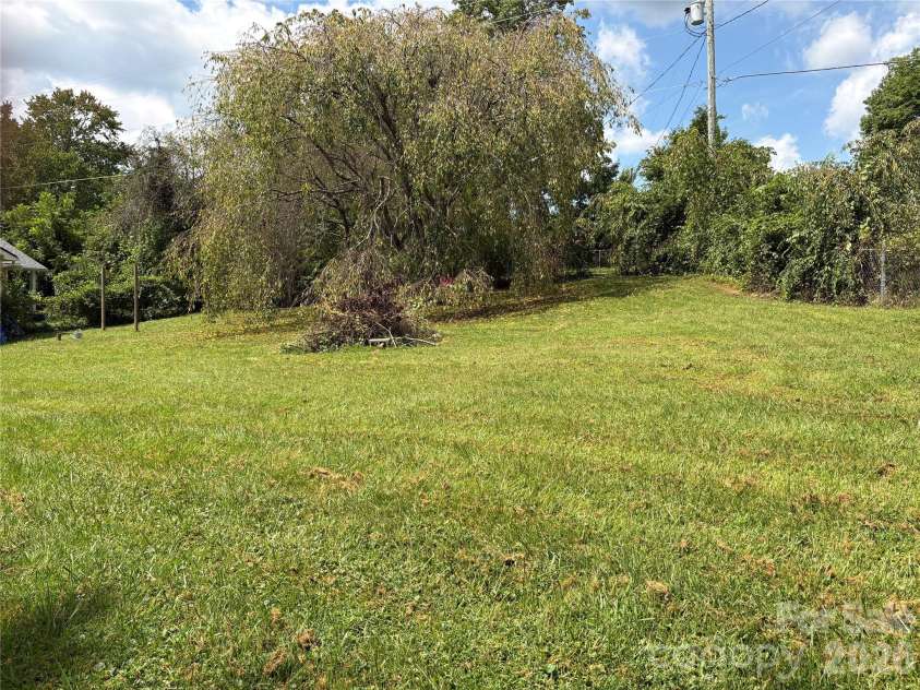 408 McCoy Cove Road, Black Mountain, NC 28711.  MLS# CAR4422151, YatesRealty ID 49259. 