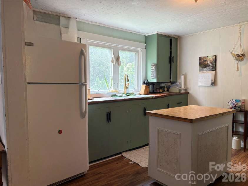 408 McCoy Cove Road, Black Mountain, NC 28711.  MLS# CAR4422151, YatesRealty ID 49259. 