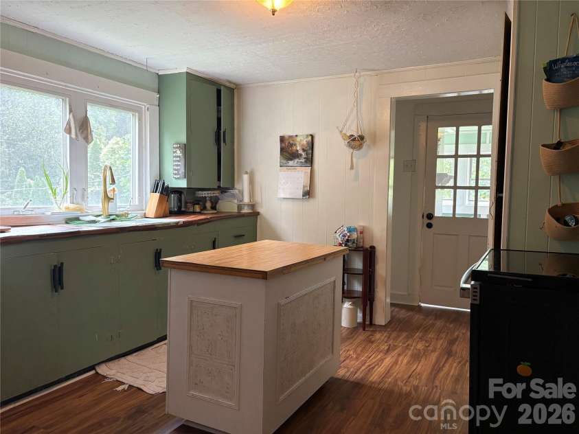 408 McCoy Cove Road, Black Mountain, NC 28711.  MLS# CAR4422151, YatesRealty ID 49259. 