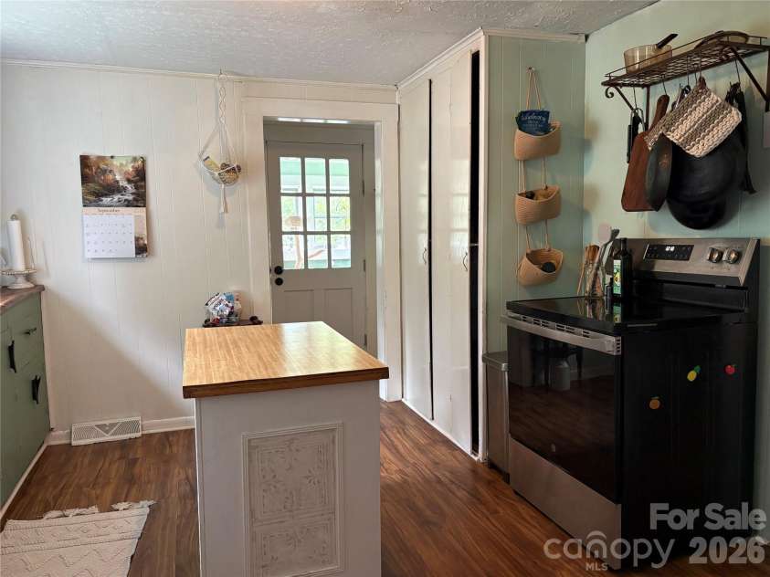 408 McCoy Cove Road, Black Mountain, NC 28711.  MLS# CAR4422151, YatesRealty ID 49259. 