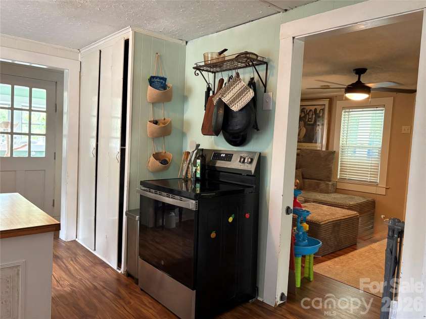 408 McCoy Cove Road, Black Mountain, NC 28711.  MLS# CAR4422151, YatesRealty ID 49259. 