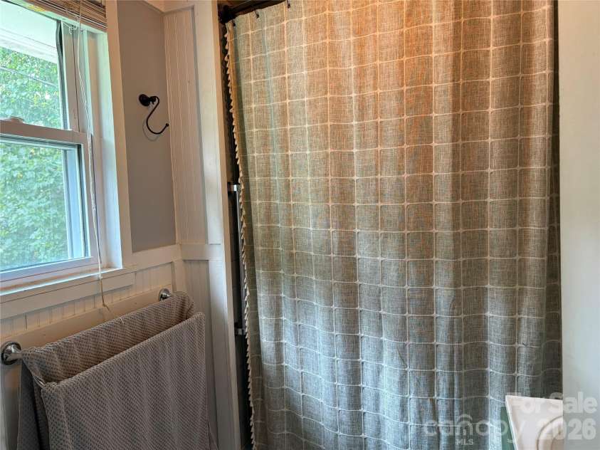 408 McCoy Cove Road, Black Mountain, NC 28711.  MLS# CAR4422151, YatesRealty ID 49259. 