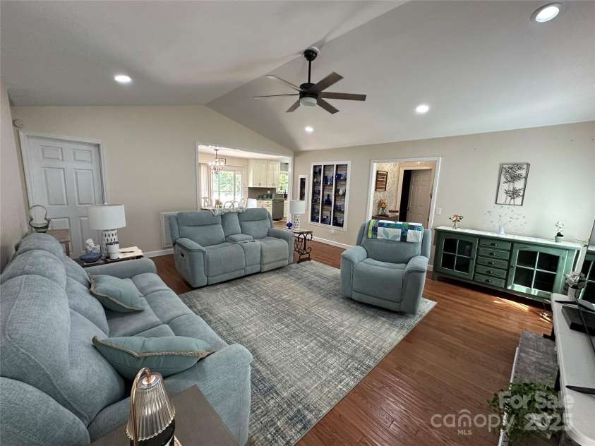 818 Rubens Road, Concord, NC 28027.  MLS# CAR4309635, YatesRealty ID 4926. Great Room 