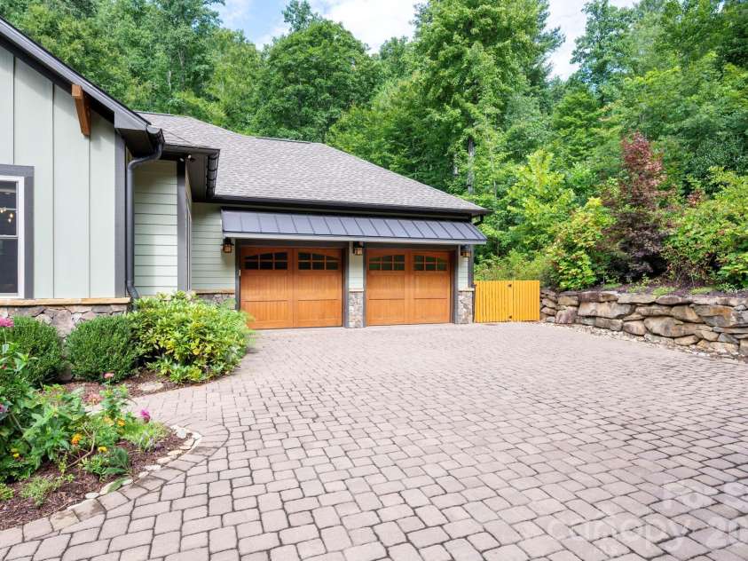 18 Hawks Pointe Lane, Weaverville, NC 28787.  MLS# CAR4413852, YatesRealty ID 49260. 