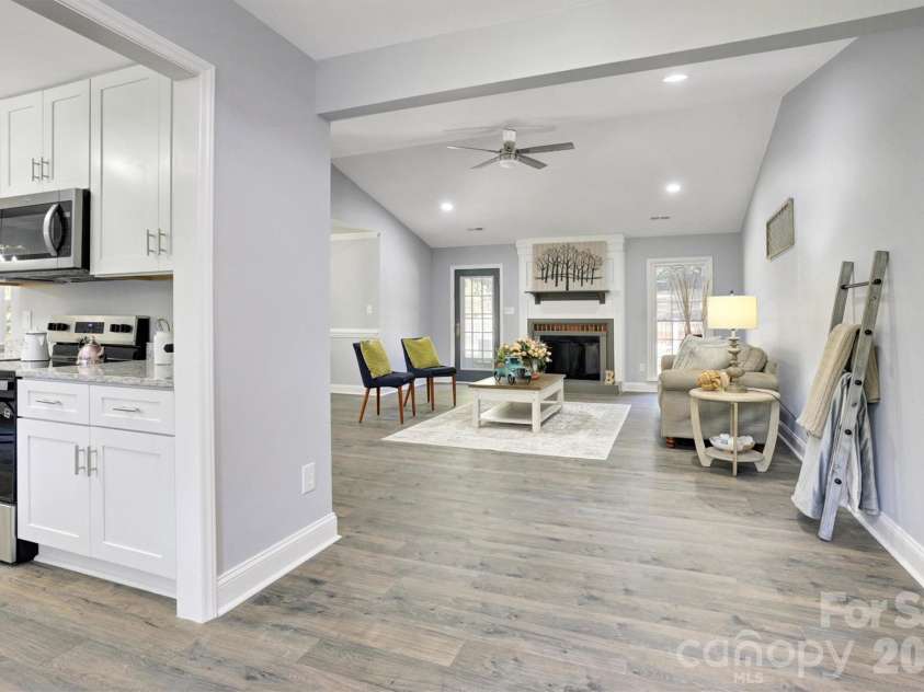 201 Sandymead Road, Matthews, NC 28105.  MLS# CAR4422049, YatesRealty ID 49263. 
