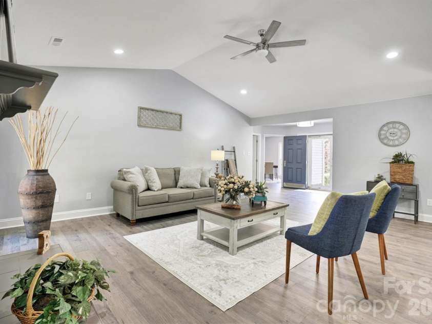 201 Sandymead Road, Matthews, NC 28105.  MLS# CAR4422049, YatesRealty ID 49263. 