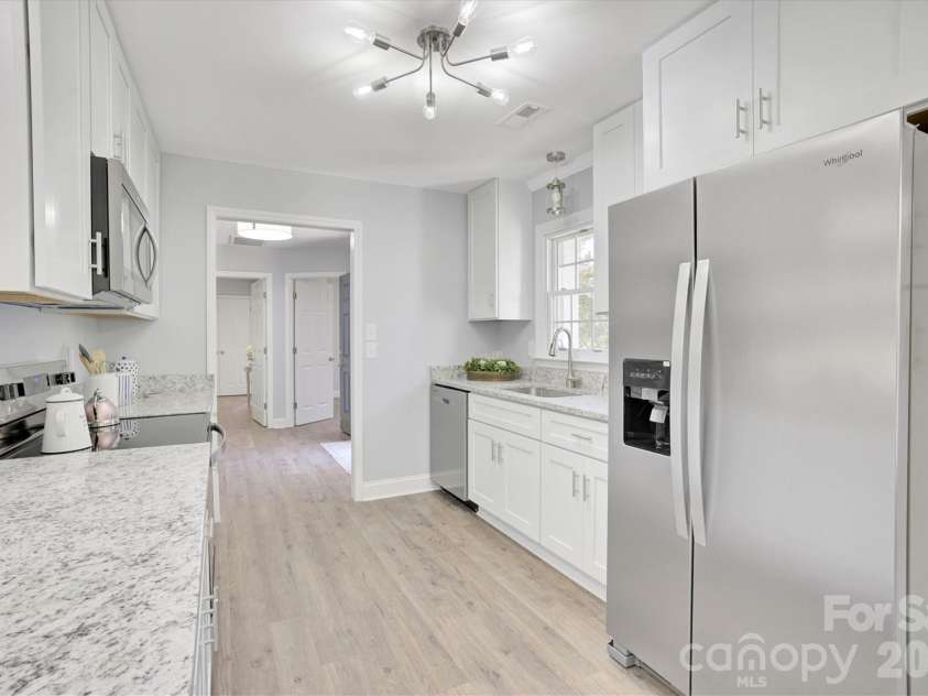 201 Sandymead Road, Matthews, NC 28105.  MLS# CAR4422049, YatesRealty ID 49263. 