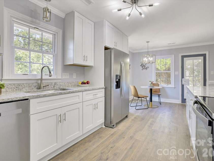 201 Sandymead Road, Matthews, NC 28105.  MLS# CAR4422049, YatesRealty ID 49263. 