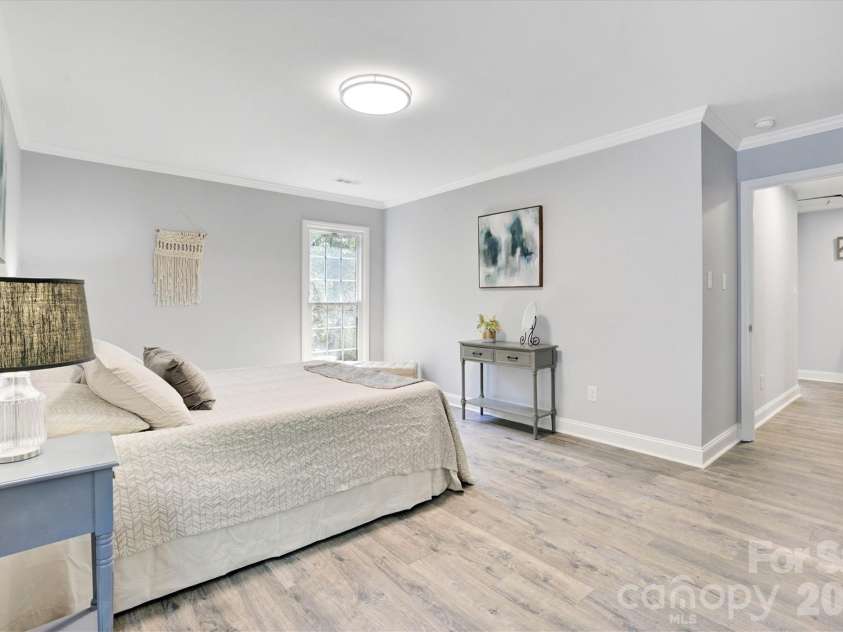 201 Sandymead Road, Matthews, NC 28105.  MLS# CAR4422049, YatesRealty ID 49263. 
