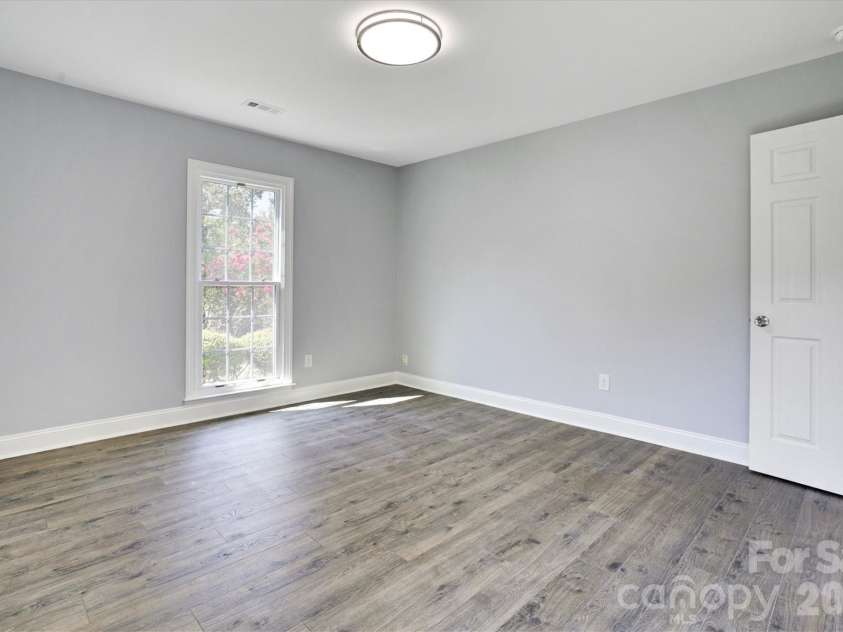 201 Sandymead Road, Matthews, NC 28105.  MLS# CAR4422049, YatesRealty ID 49263. 