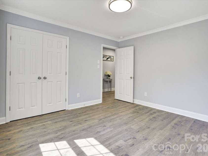 201 Sandymead Road, Matthews, NC 28105.  MLS# CAR4422049, YatesRealty ID 49263. 