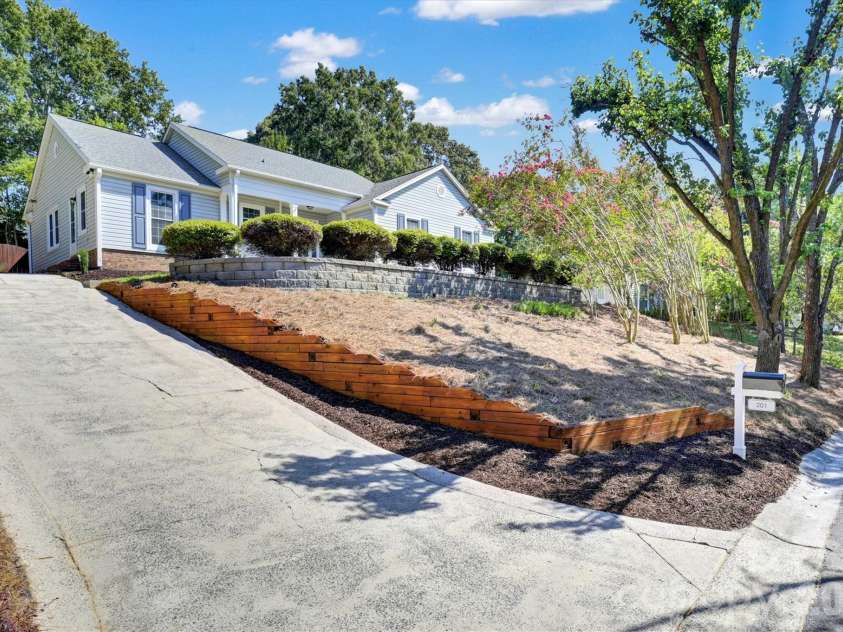 201 Sandymead Road, Matthews, NC 28105.  MLS# CAR4422049, YatesRealty ID 49263. 