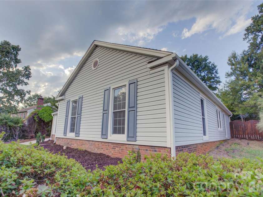 201 Sandymead Road, Matthews, NC 28105.  MLS# CAR4422049, YatesRealty ID 49263. 