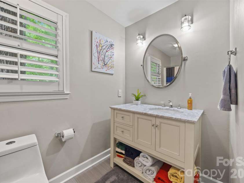 13 Bald Eagle Road, Lake Wylie, SC 29710.  MLS# CAR4387619, YatesRealty ID 49266. Full Bathroom